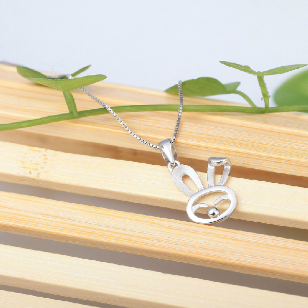 珂兰钻石铂金可爱兔子卡通吊坠图片_珠宝图片