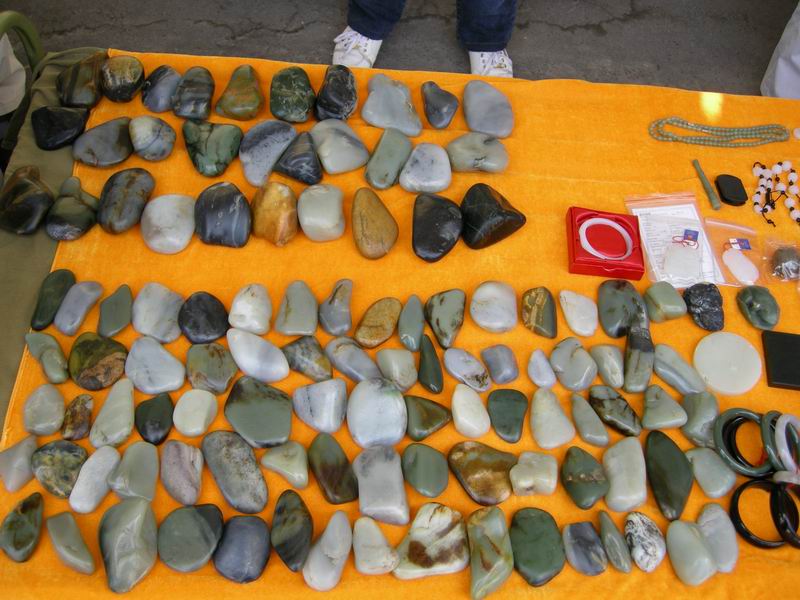 奇石玉器再度现身小商品交易会