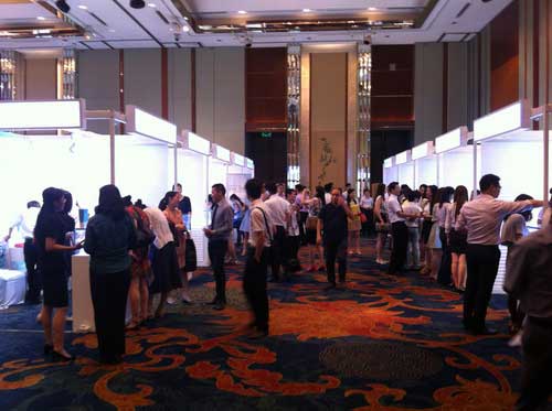 星光达珠宝精彩亮相国际铂金婚庆会 闪耀全场