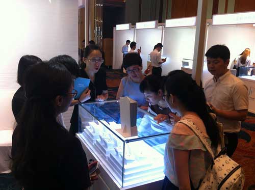 星光达珠宝精彩亮相国际铂金婚庆会 闪耀全场