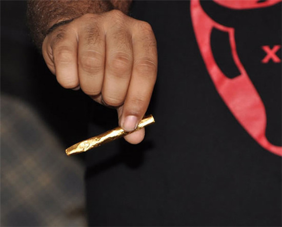 真实土豪的专属 24K黄金打造的卷烟纸