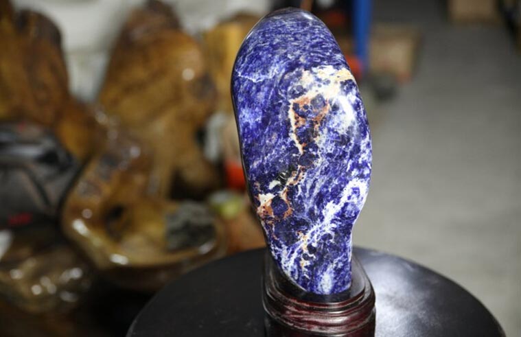 方钠石的特征 方钠石产地