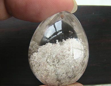 白幽灵水晶的作用和功效 白幽灵水晶鉴别 白幽灵水晶净化消磁 水晶图鉴 金投珠宝 金投网