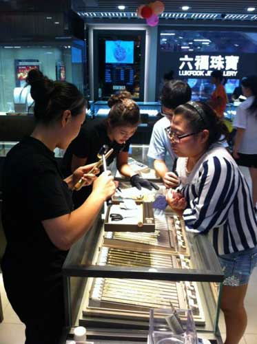 河间信发商厦六福专柜隆重开业 河间市首家六福分行
