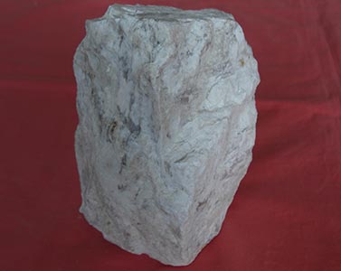 什么是钠长石_钠长石用途_钠长石化学式_钠长石特点