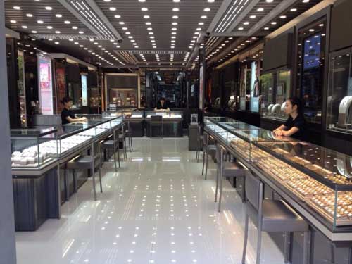 广东高州太阳新城广场六福店崭新面貌盛装开幕