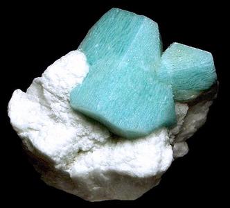 什么是钠长石_钠长石用途_钠长石化学式_钠长石特点