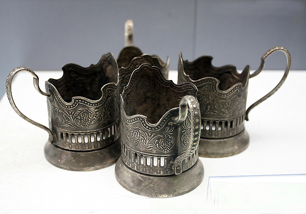 如何使银器发亮