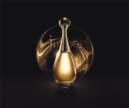 dior jadore香水全新升级 塞隆演绎迪奥金灿未来