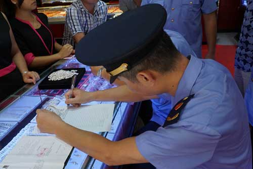 梧州假冒周六福珠宝店被查处 所售产品与周六福无关
