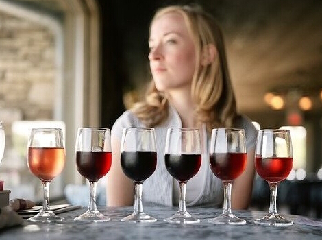 如何通过感觉器官来分析鉴别葡萄酒好坏？
