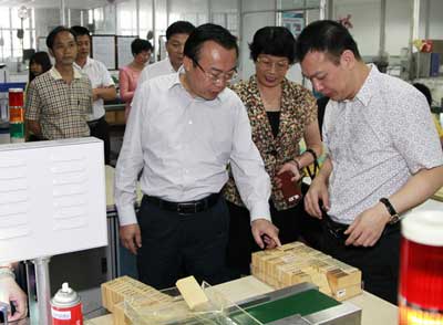 湖南郴州及深圳相关领导莅临星光达珠宝参观指导