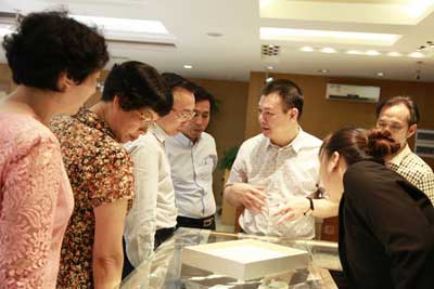 湖南郴州及深圳相关领导莅临星光达珠宝参观指导