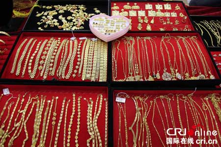 珠宝首饰惊艳西博会 呈现流光溢彩珠宝盛宴