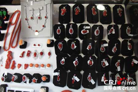 珠宝首饰惊艳西博会 呈现流光溢彩珠宝盛宴