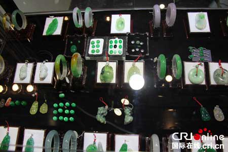 珠宝首饰惊艳西博会 呈现流光溢彩珠宝盛宴