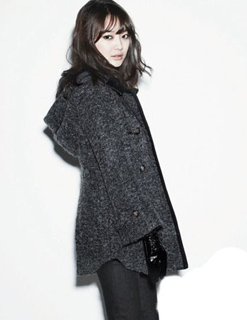 女士灰色风衣_巴宝莉风衣女士经典款