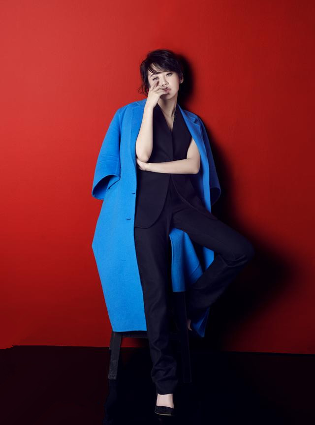 摘要:多年都是短发的许晴总是给人清爽简单的感觉,就像她挑选的衣服一