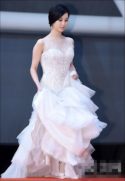 徐贤婚纱照_少女时代徐贤