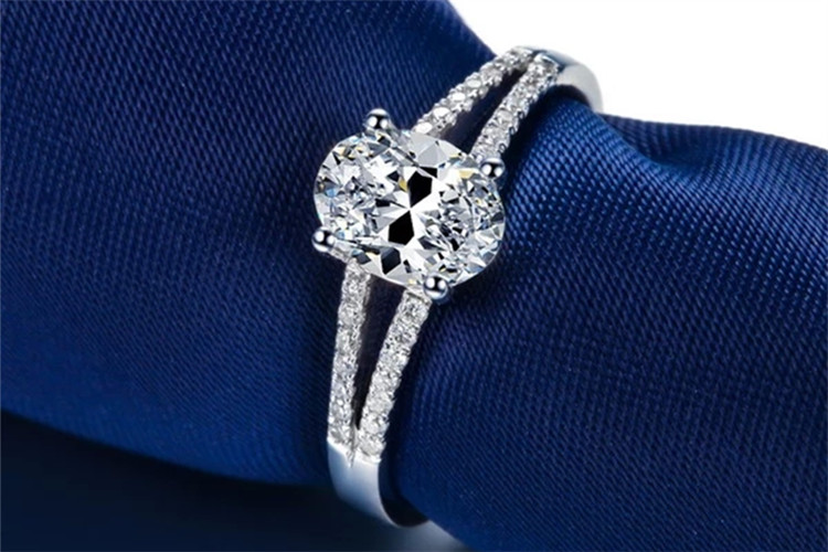 佐卡伊珠宝白18k金1.1克拉结婚定制钻石戒指_珠宝图片