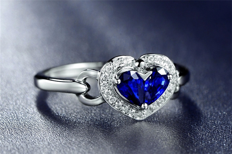 6克拉斯里兰卡皇家蓝宝石戒指_珠宝图片