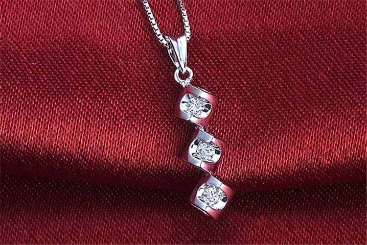 佐卡伊珠宝白18k金15分结婚定制钻石吊坠_珠宝图片