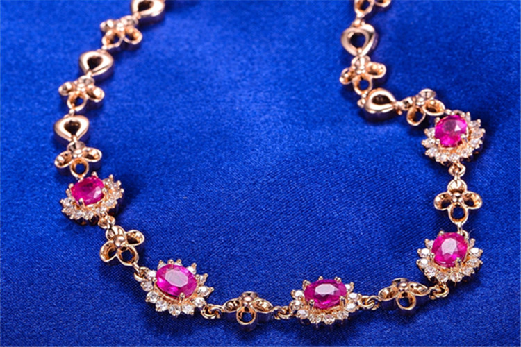 伟德bv1946官网-传承经典展现魅力——老凤祥马年黄金手链送给她最特别的祝福