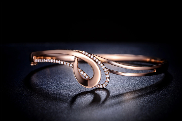 佐卡伊珠宝玫瑰金18k金优雅款结婚定制钻石手镯_珠宝图片