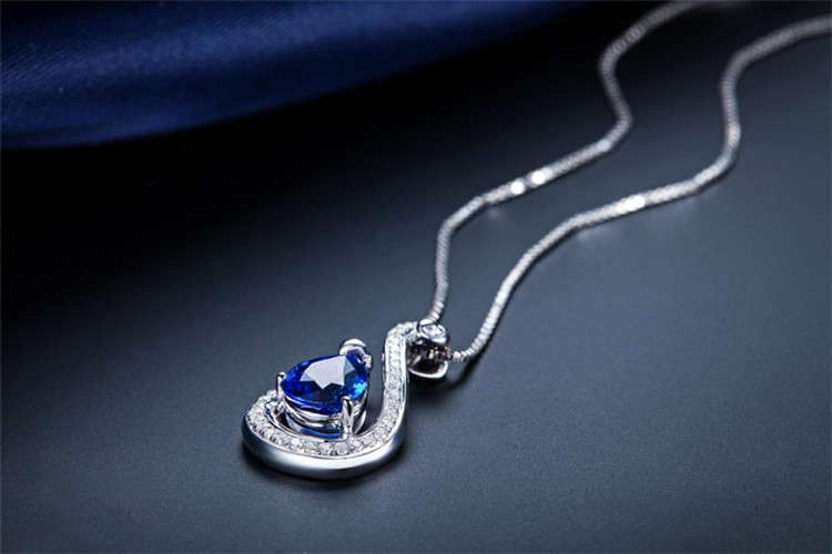佐卡伊珠宝白18k金1克拉蓝宝石钻石项链_珠宝图片
