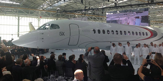 达索猎鹰5x私人飞机正式下线 增设客舱天窗