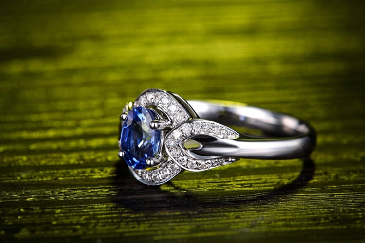 佐卡伊珠宝白18k金深蓝宝石钻石戒指_珠宝图片