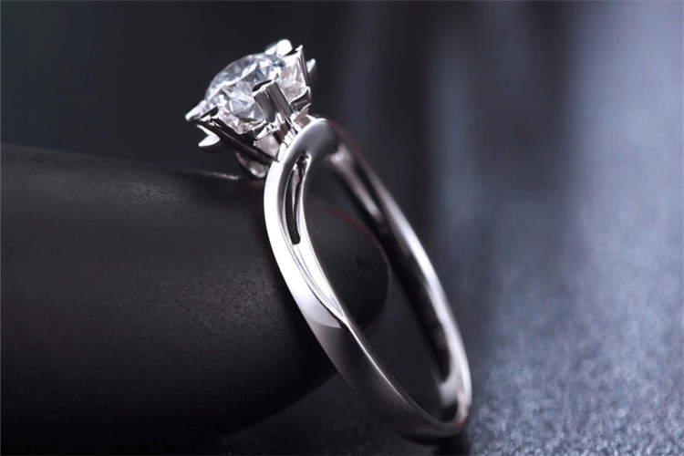 求婚戒指买几分的 70ecda78d17dc3fe321eb5851c223455.jpg