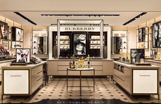 摘要:burberry全球首家独立美妆精品店于2015年8月在上海开幕,将品牌