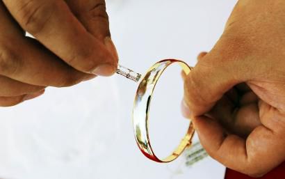 黄金首饰变白了怎么办