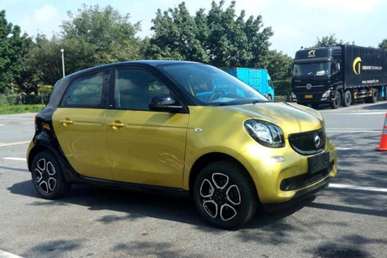 奔驰旗下全新smart forfour实车图曝光 广州车展亮相