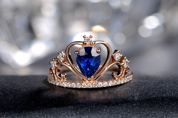 米莱珠宝白18k金皇冠皇家蓝宝石戒指_珠宝图片