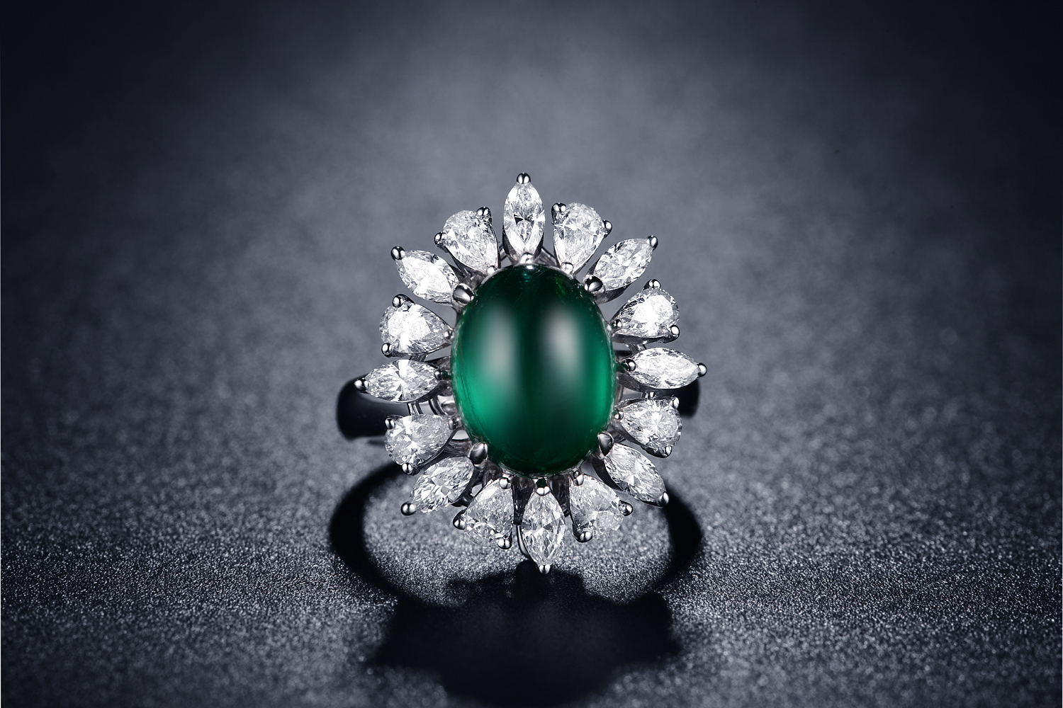 佐卡伊珠宝白18k金3.8克拉祖母绿戒指_珠宝图片