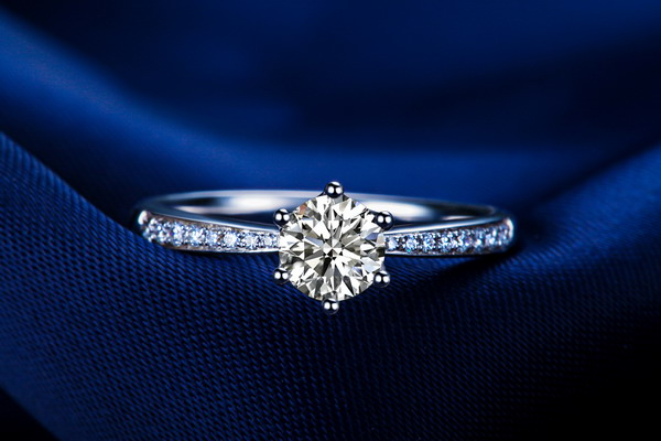 佐卡伊珠宝白18k金真爱桂冠钻石戒指_珠宝图片