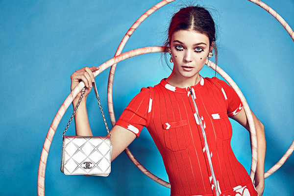 超模diana moldovan登上《woman》杂志西班牙版封面