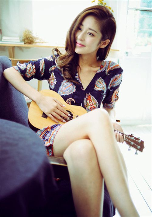 颖儿文艺清新写真大片曝光 身穿短裙狂秀逆天美腿