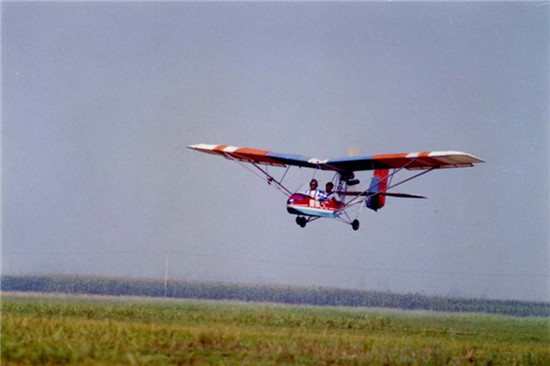 蜜蜂3c:开创超轻型私人飞机长距离编队纪录
