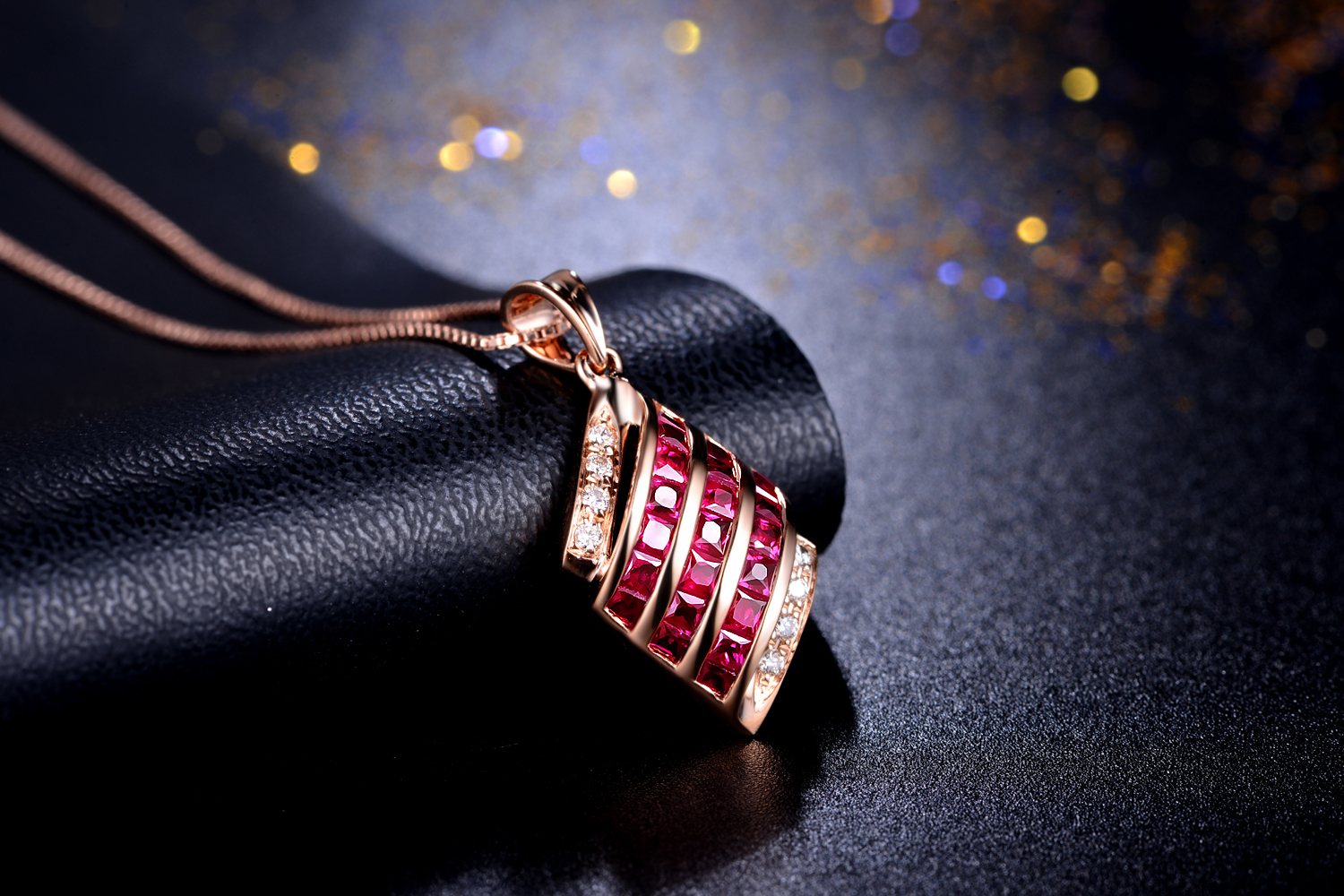 佐卡伊珠宝玫瑰18k金1克拉红宝石吊坠_珠宝图片