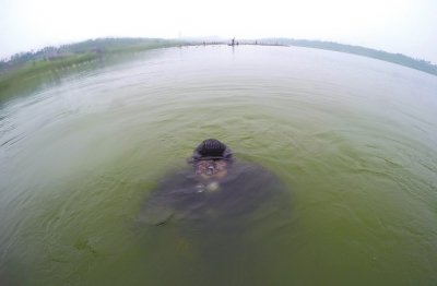 走进公安潜水大队：在各种污水中捞尸体