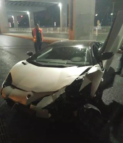 跑车被撞事件 4c88e31f7f9d87c198dbd5f37b9f62a3.jpg?_=1464311878267
