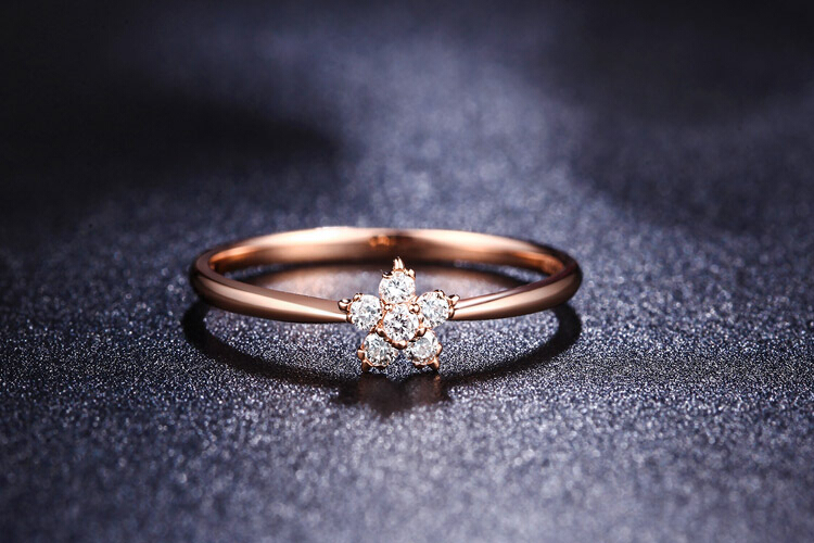 09分 副钻分数:无副钻 款式:戒指/指环 形状:圆形 钻石净度:si/小瑕