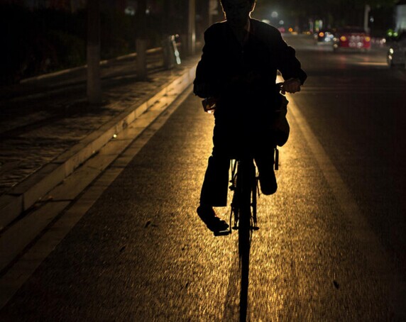 寂寞男人 夜晚图片