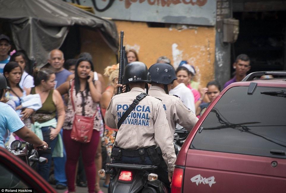 摘要:委内瑞拉首都加拉加斯是世界上谋杀率最高的城市,在这里绑架案件