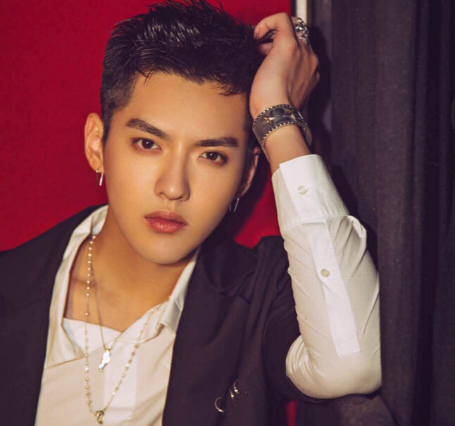 吴亦凡最新炫酷大片风格百变 当然少不了那些"点睛"珠宝