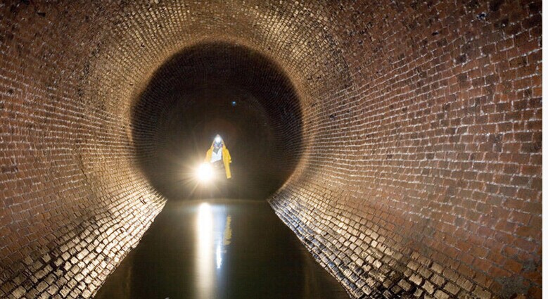 史蒂夫·邓肯热衷于探索大城市地下空间,纽约总长1万余公里的下水管道