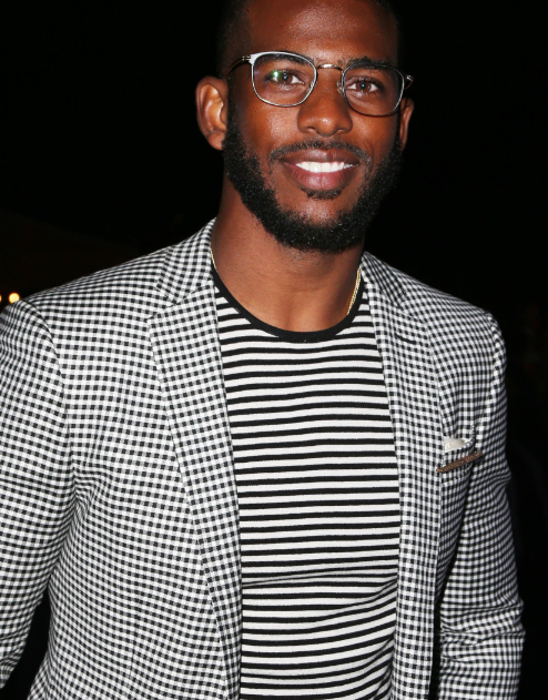 娱乐时尚 正文近日,克里斯-保罗现身加州,出席某基金晚宴,小斑点西装